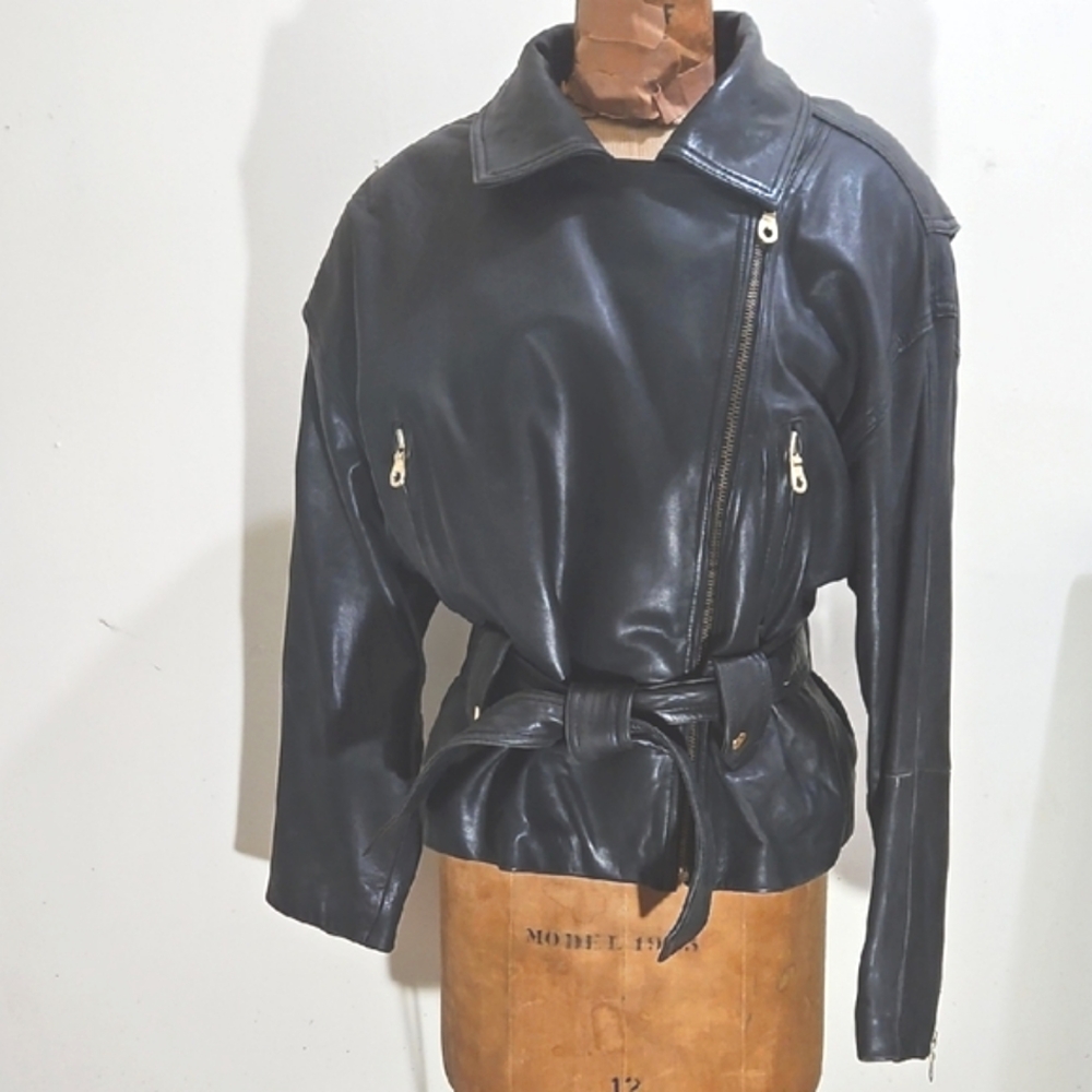Black Leather Biker Belted Jacket with Fitted Silhouette and Diagonal Zipper - Picture 8 of 15
